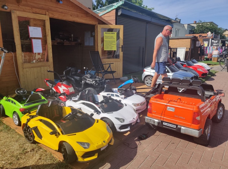 Wypożyczalnia hulajn&oacute;g Pod Kogutem