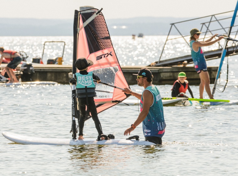 SurfSzkoła przy molo w Jastarni