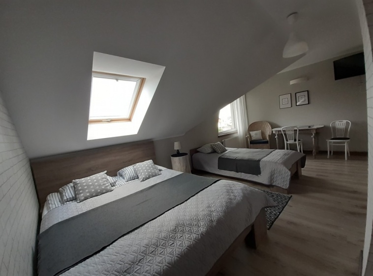 Husarz Władca Pok&oacute;j trzyosobowy z łazienką I aneksem kuchennym na drugim piętrze?v=1.0.1